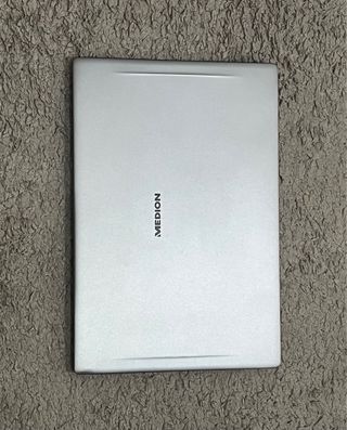 Portátil MEDION 15,6” como nuevo + cargador | Id