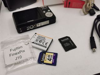 Cámara Fujifilm FinePix J10 + Accesorios