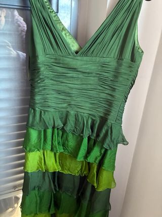 Vestido largo verde volantes fiesta