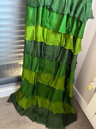 Vestido largo verde volantes fiesta