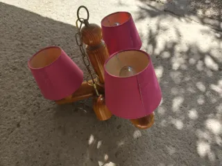 Lámpara rústica de madera y tela