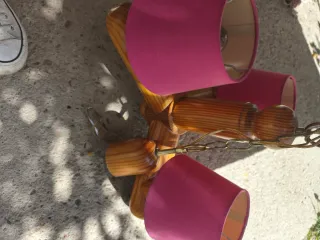 Lámpara rústica de madera y tela