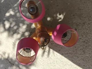 Lámpara rústica de madera y tela