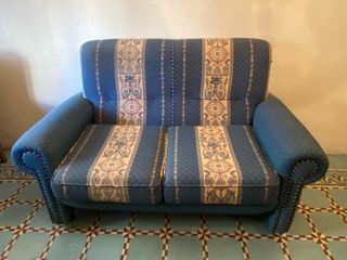 2 Sillones Beige y Sofá Azul