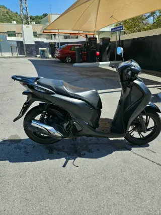 Honda SH 125i 2018 Negra mate Recien pintada