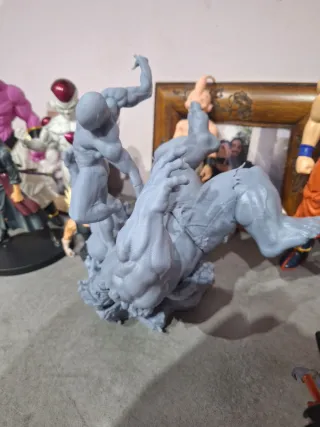 Figura Resina 3D Spiderman vs Hulk