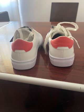 Deportivas GAP Unisex Blancas y Rojas