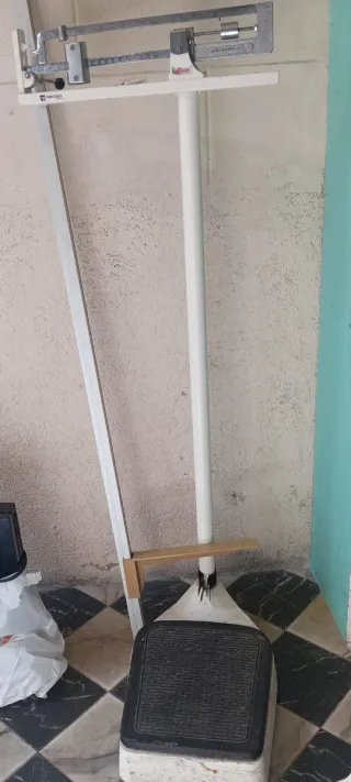 Báscula antigua de farmacia