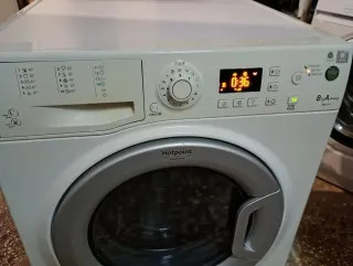 LAVADORA ARISTÓN de 8 kilos y 1000 rpm. Clase A+++