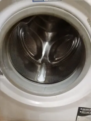 LAVADORA ARISTÓN de 8 kilos y 1000 rpm. Clase A+++