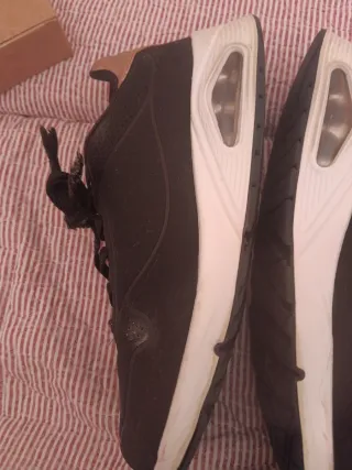 Skechers negras talla 36 con detalles dorados