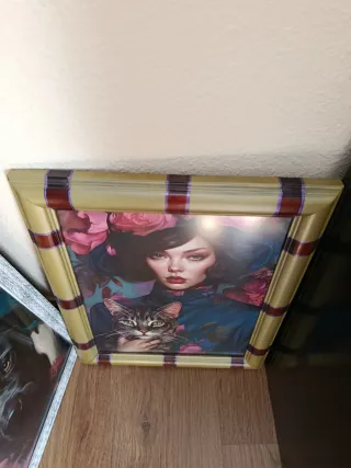 Cuadro Dorado Mujer y Gato