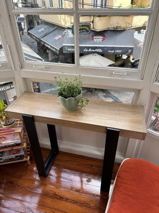 Mesa de madera y metal