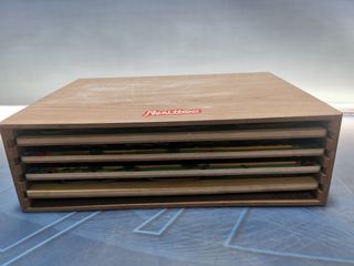 Juguete infantil, juego infantil NENITTOS, caja de madera