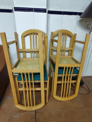 4 Sillas de Madera con Asiento