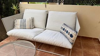 Sofás de exterior beige y blanco