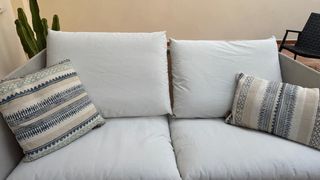 Sofás de exterior beige y blanco