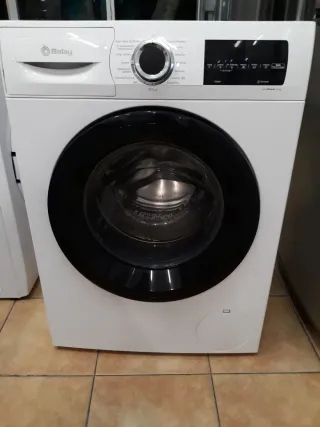 Lavadora carga frontal marca Balay 9 kg 1200 rpm.