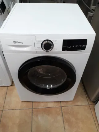 Lavadora carga frontal marca Balay 9 kg 1200 rpm.