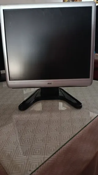 Pantalla AOC Plata/Negra cada una el precio debajo