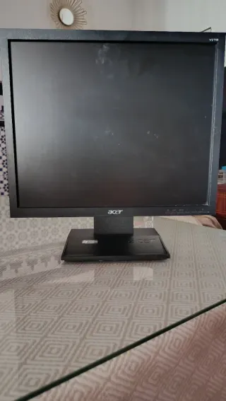 Pantalla AOC Plata/Negra cada una el precio debajo