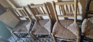 Sillas rústicas de madera y yute
