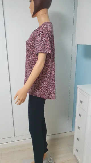 Blusa floral azul y roja