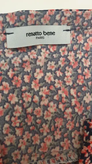 Blusa floral azul y roja