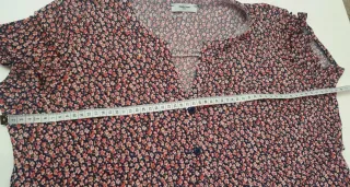 Blusa floral azul y roja