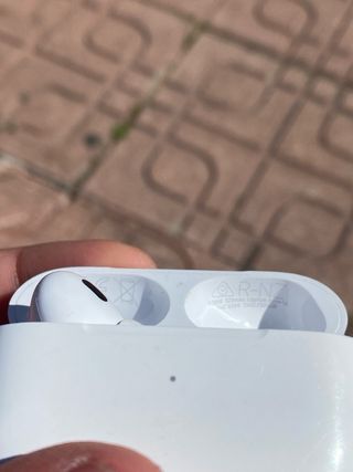 AirPods Pro 2 Case + left Pod