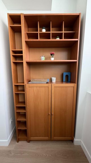 Armario estantería alto de madera (gran capacidad)