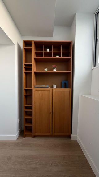 Armario estantería alto de madera (gran capacidad)