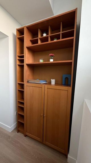 Armario estantería alto de madera (gran capacidad)