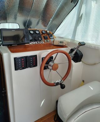 Barco Altair 8 con motor Volvo