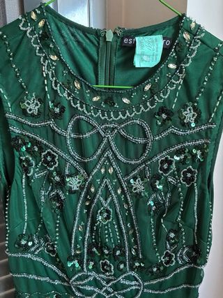 Vestido fiesta corto verde con pedrería