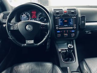 Volkswagen Golf R32