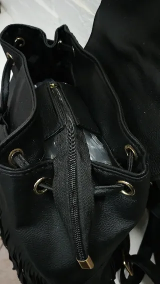 Zainetto nero con frange