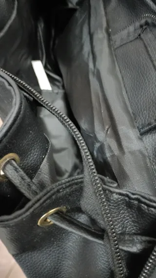 Zainetto nero con frange