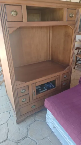 Mueble de salón de madera, en muy