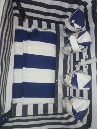 Cesta de picnic con vajilla