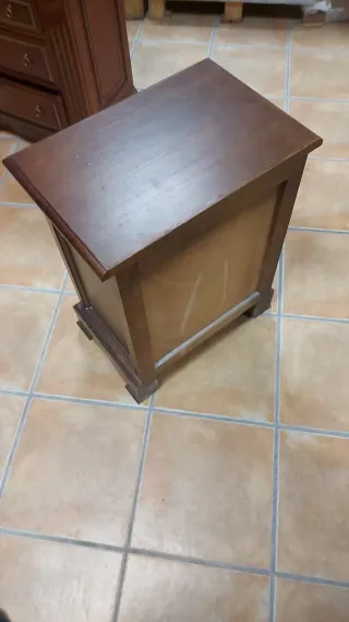 Cómoda de madera con 3 cajones