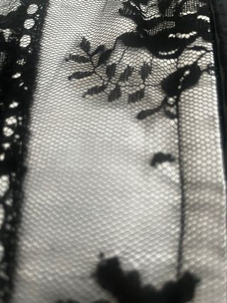 Corsé encaje negro y blanco