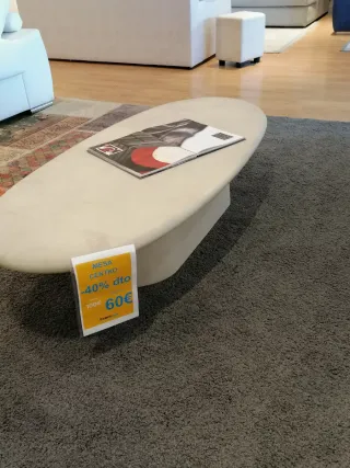 Mesa de centro ovalada beige