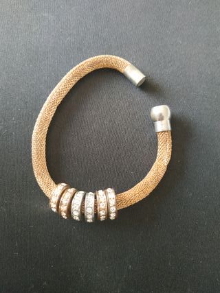 Bracciale Maglia Mesh con Charms e Chiusura Magnet