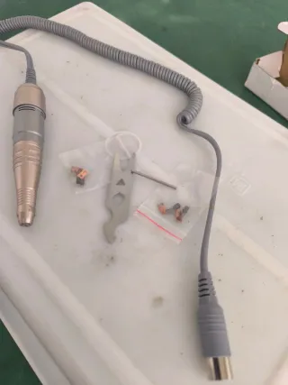 Torno Uñas Profesional SDE-H200