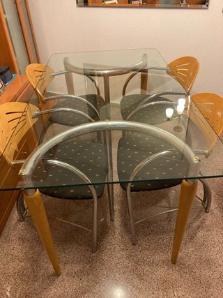 Mesa Comedor Cristal y 4 Sillones Madera