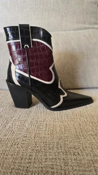 Botín cowboy Zara Piel Talla 39. Edición limitada