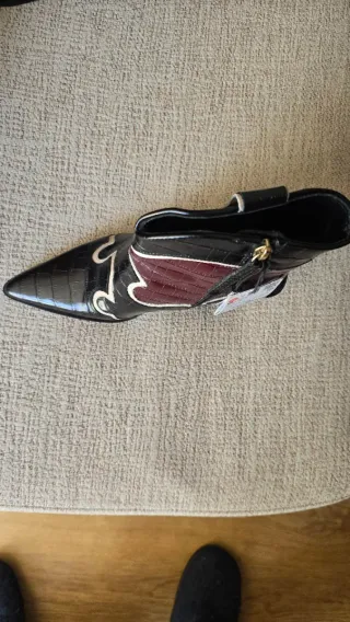 Botín cowboy Zara Piel Talla 39. Edición limitada