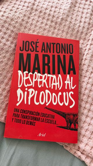 Despertad al diplodocus