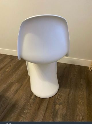 Silla de diseño blanca